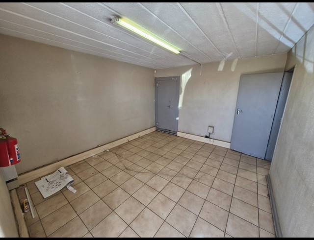 240M² FACTORY TO LET IN DRIEHOEK